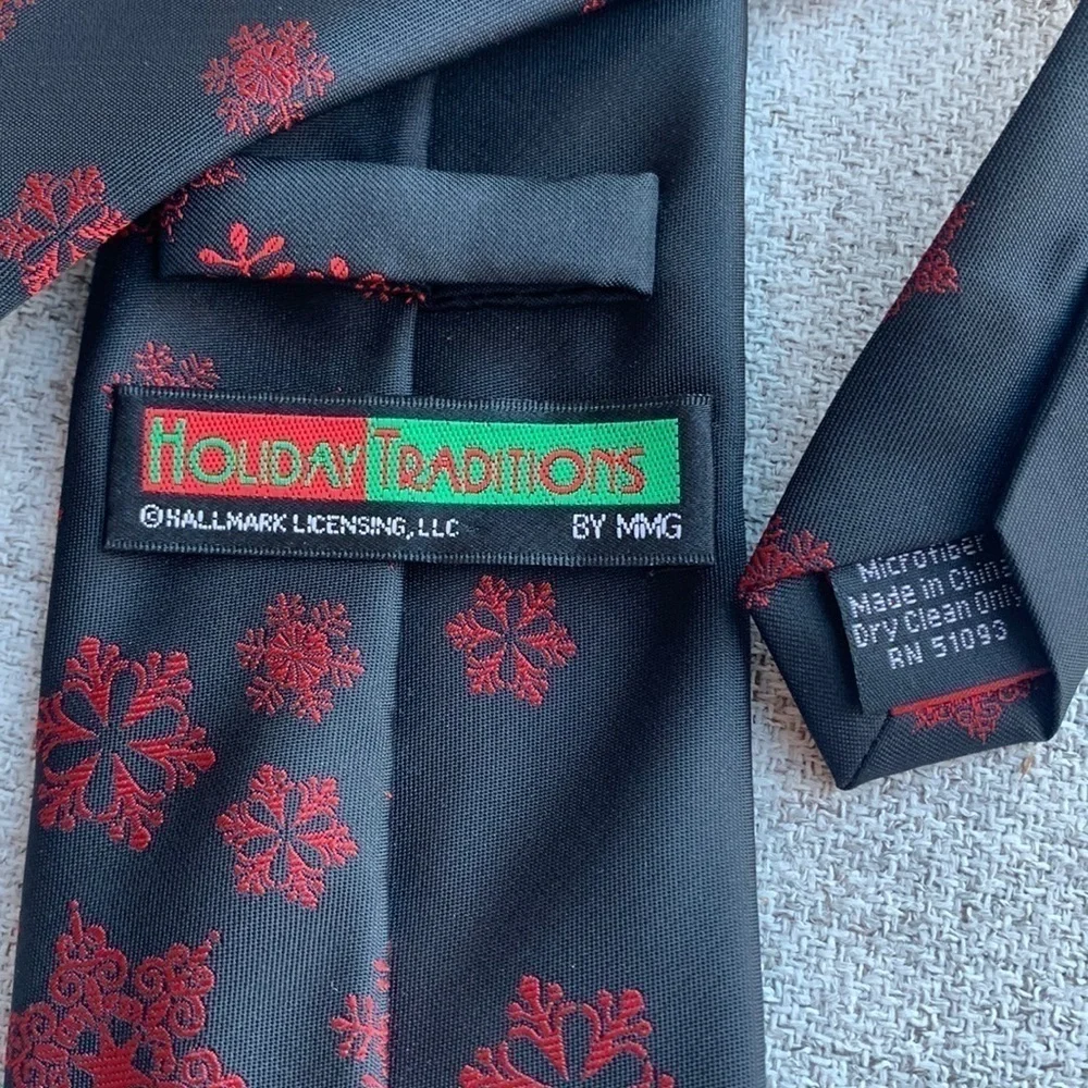 Hallmark Holiday Traditions Men's Holiday Snowflake Black Red Tie